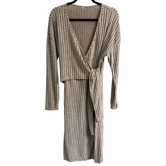 Women’s V-Neck Long Sleeve Knitted Tie Dress - Picture 7 of 9